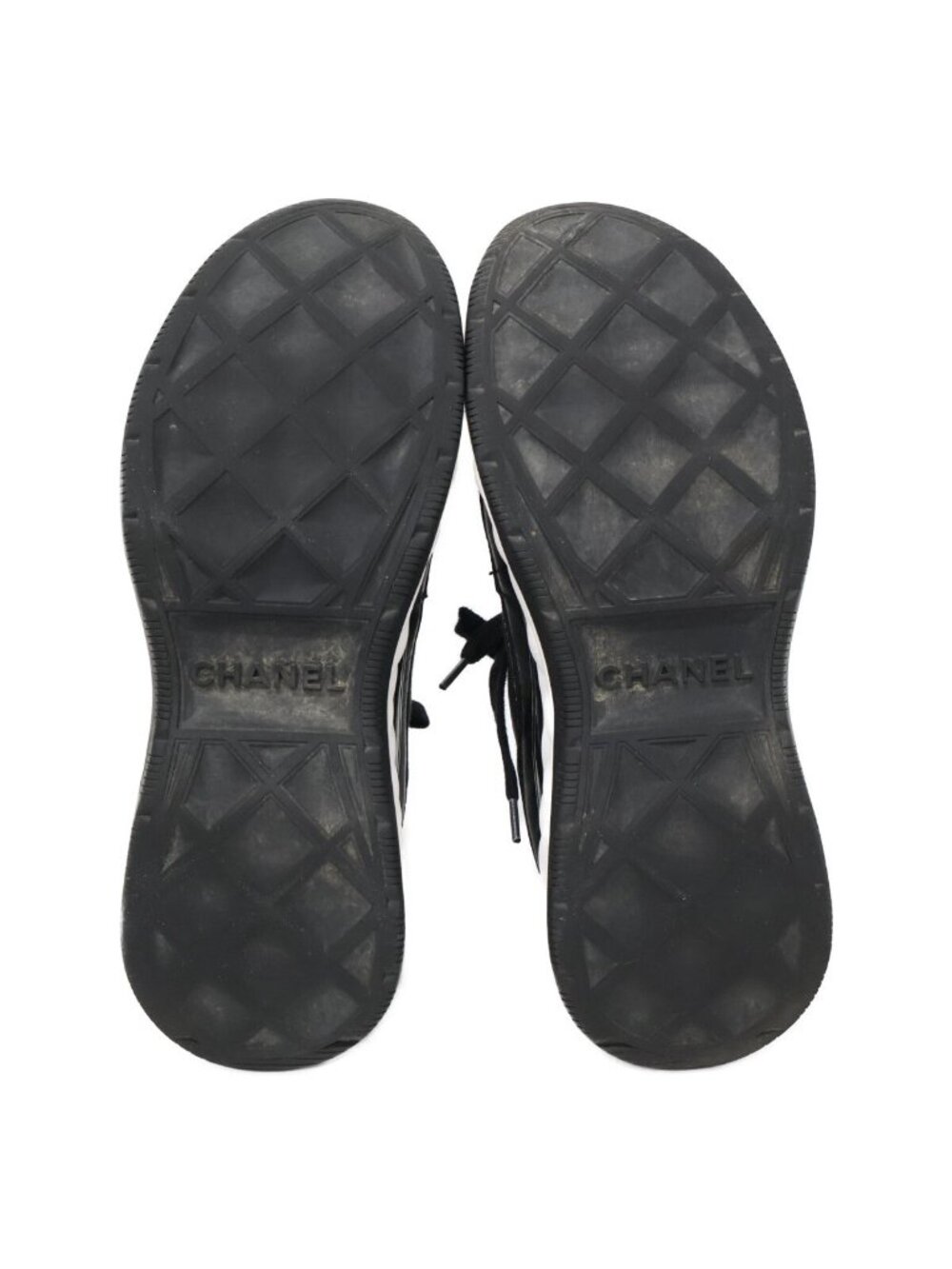 Chanel Velvet Calfskin & Mixed Fiber CC Logo Quilted Embossed Sole Low Cut - Picture 7 of 15